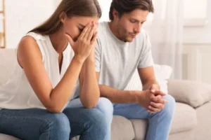 Couple sitting on a sofa refusal to sign divorce papers